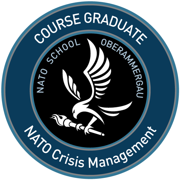 M3-52 NATO Crisis Management Course badge image. Issued by NATO School Oberammergau